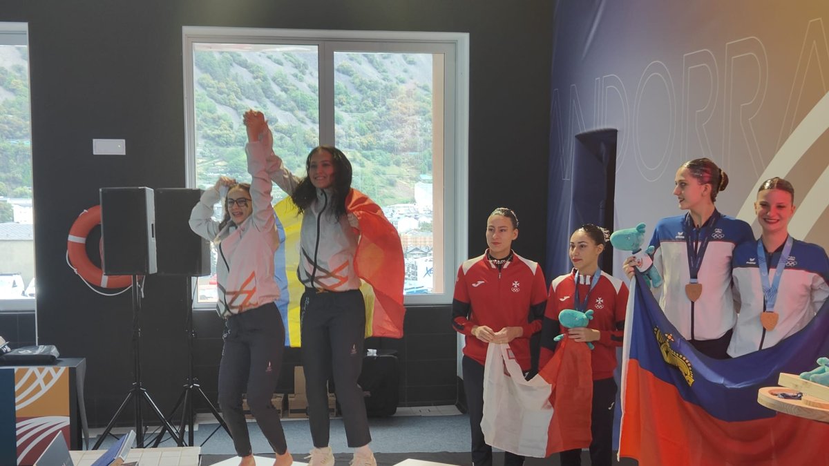Aran Van Den Eerenbeemt i Mariona Casas celebrant al podi