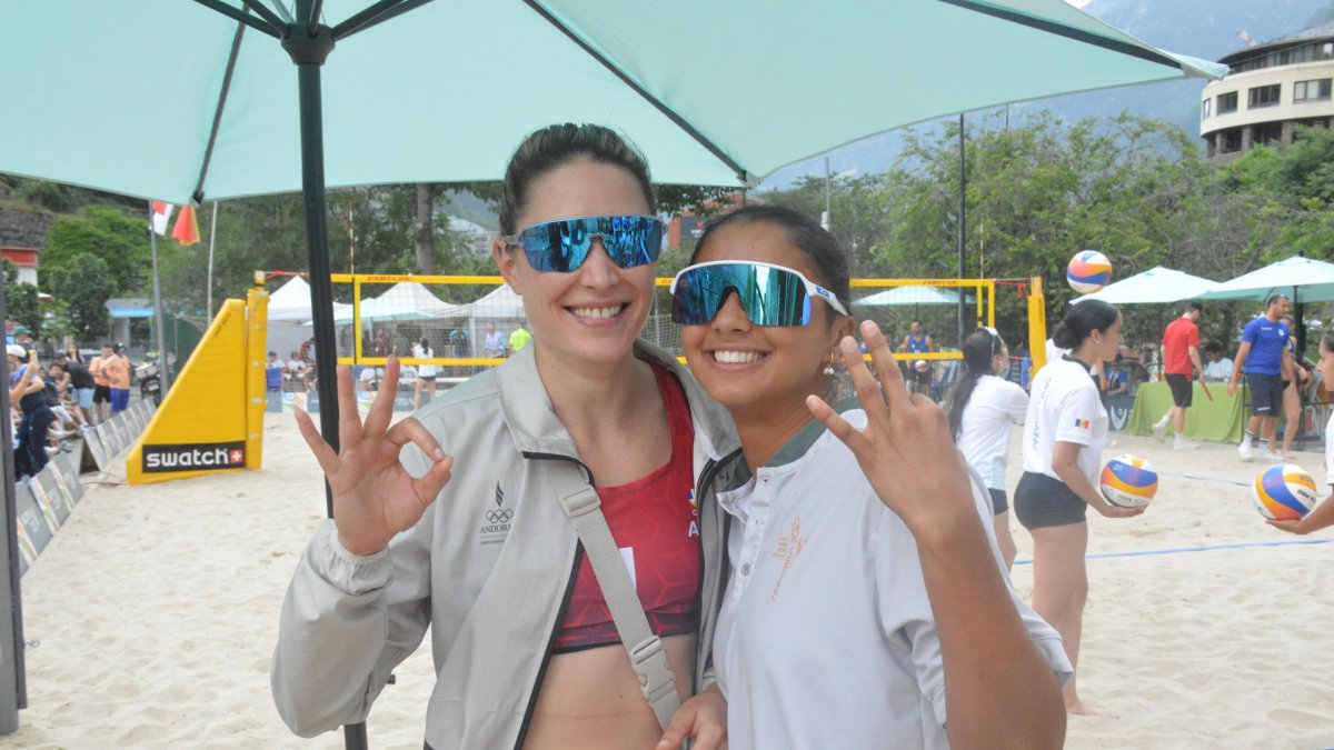 Andrea Da Silva i Zeynep Ozenay celebrant la tercera posició.
