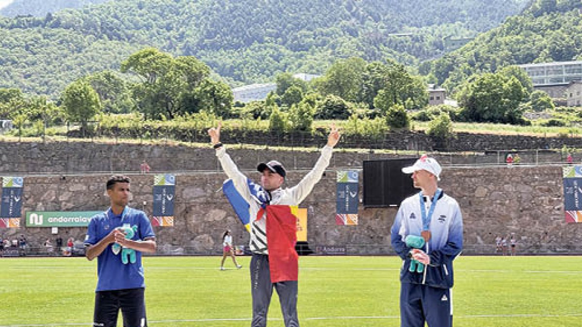 Nahuel Carabaña va afegir l’or dels 10.000 metres als dels 5.000 metres i els 3.000 metres obstacles.