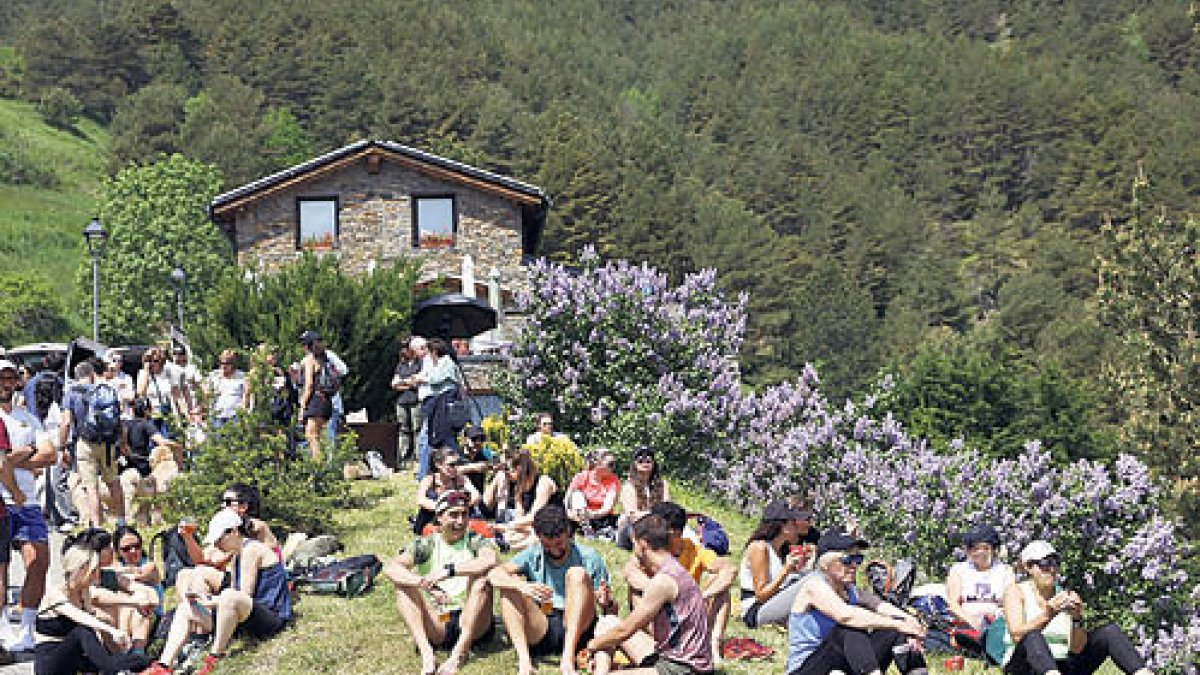 Visitants gaudint de la festivitat.