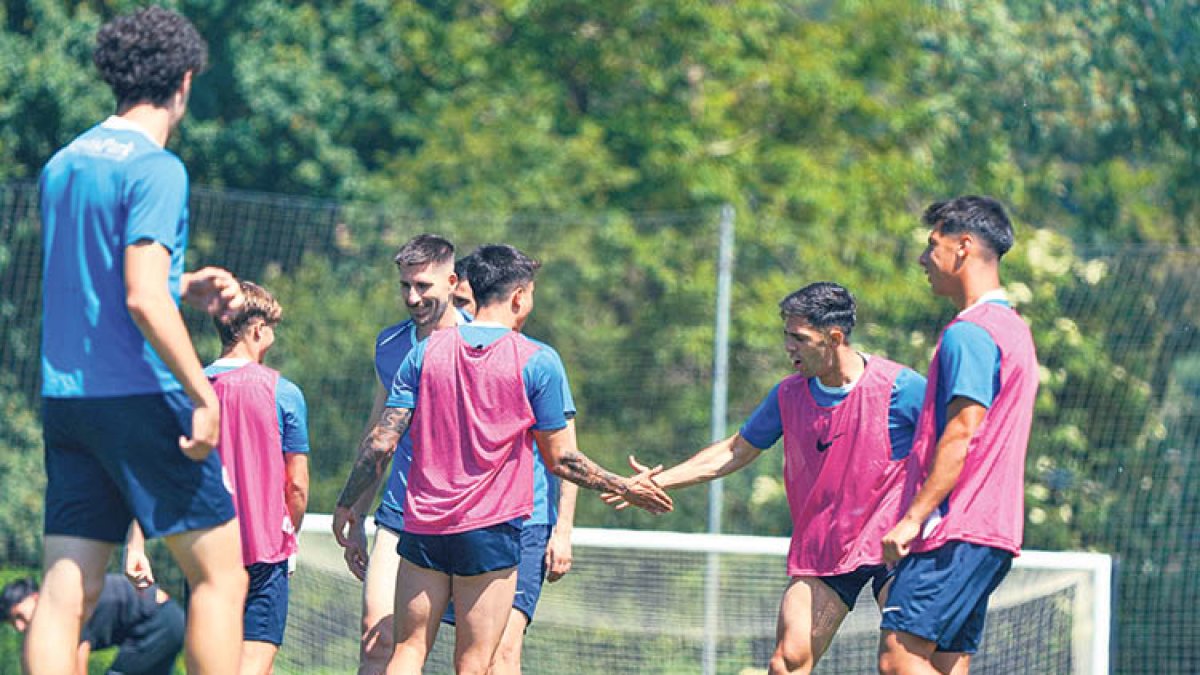 L’equip triclolor ha fet una mini estada a la Vall d’en Bas.