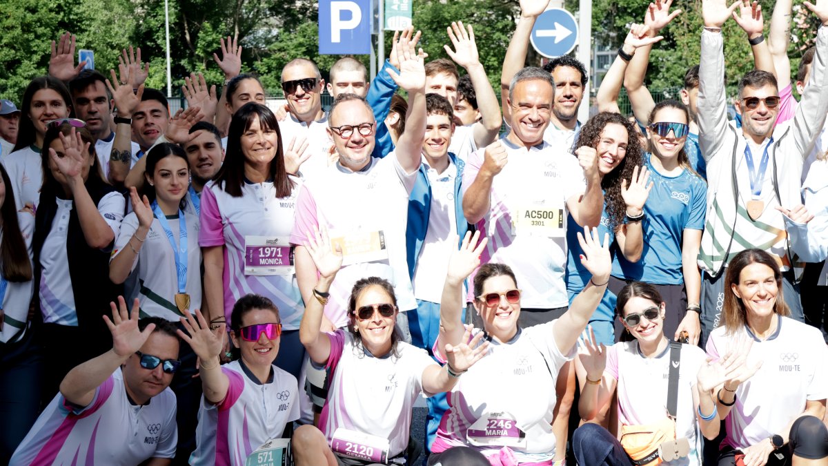 El cap de Govern, Xavier Espot, amb alguns dels medallistes.