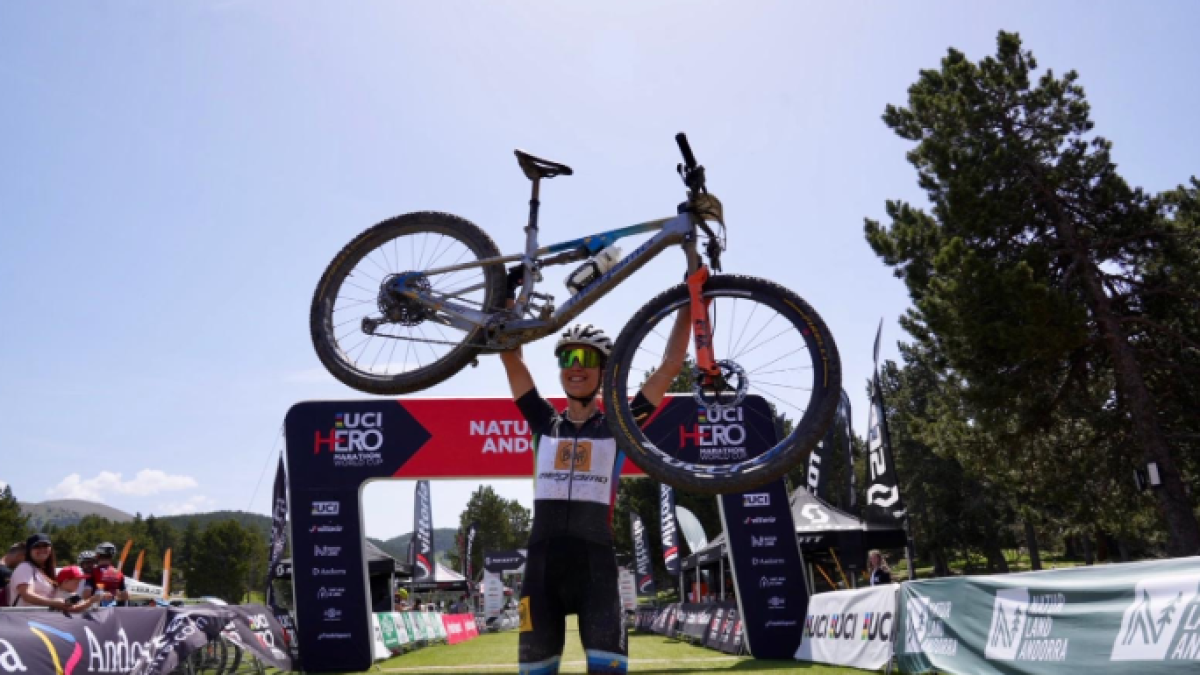 Rosa Van Doorn celebrant la victòria.