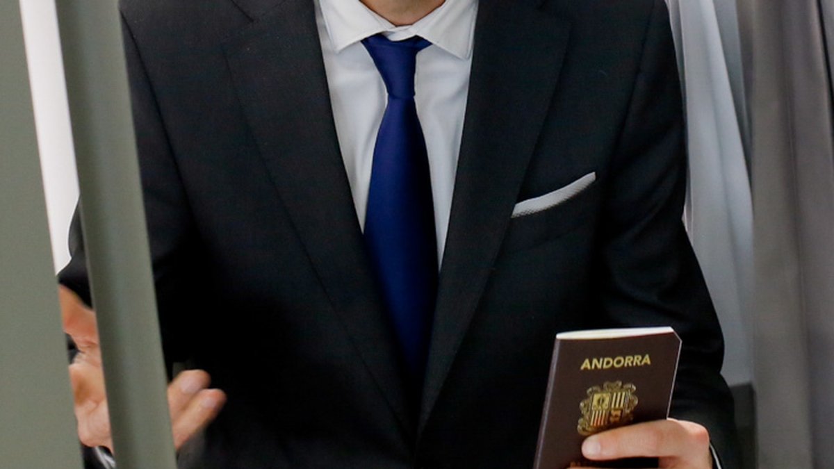 Un passaport andorrà.