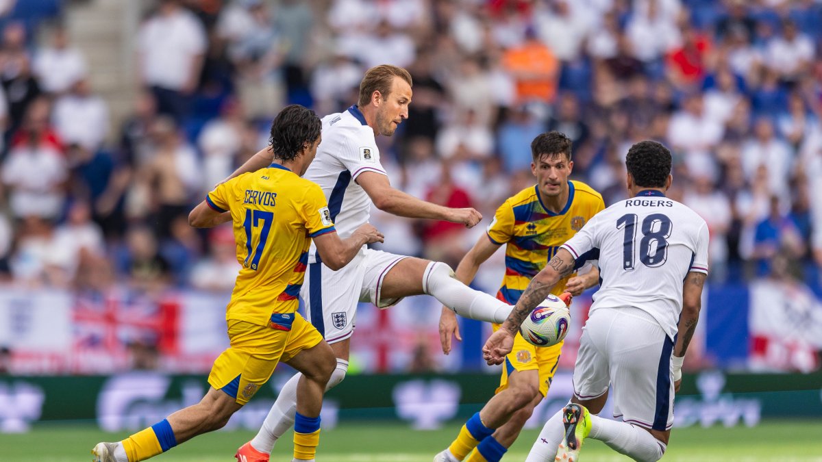 La selecció voreja el miracle davant d’Anglaterra en un duel gairebé rodó