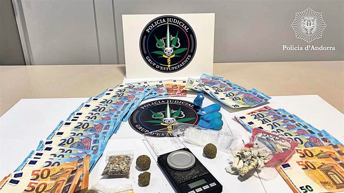 Un comís de droga de la policia.