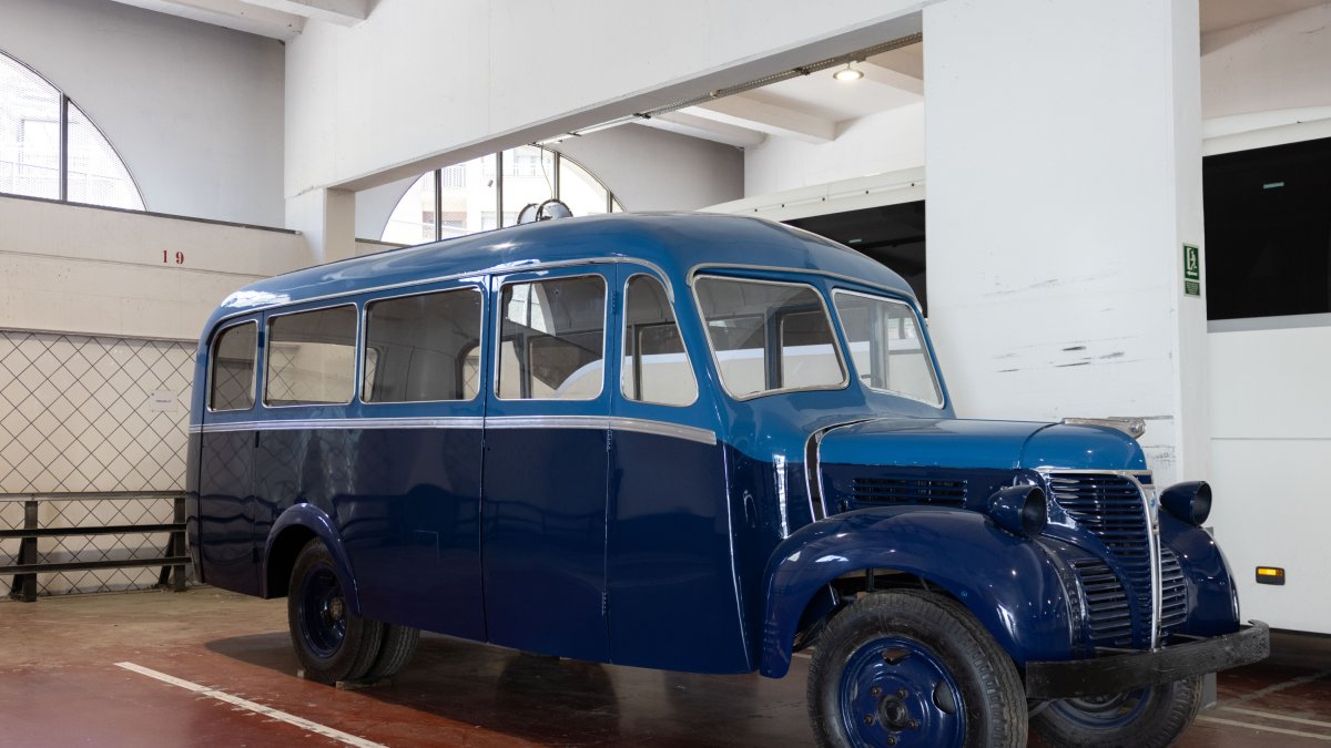 El Dodge Fargo restaurat a l'espera de col·locar el motor