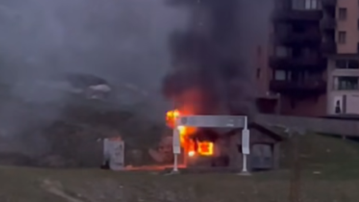 Incendi caseta al Pas