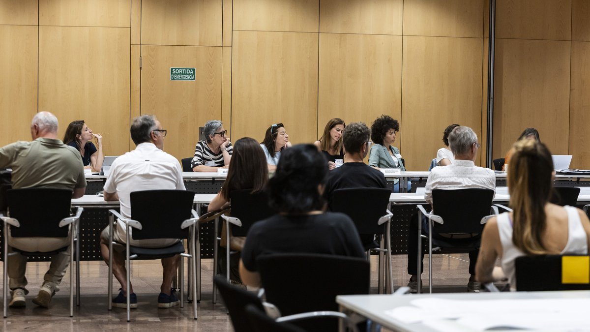 Els participants a la tercera sessió del taller deliberatiu del POUP d'Andorra la Vella