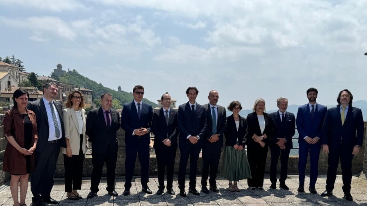 Foto de família del grup d'amistat d'Andorra i San Marino