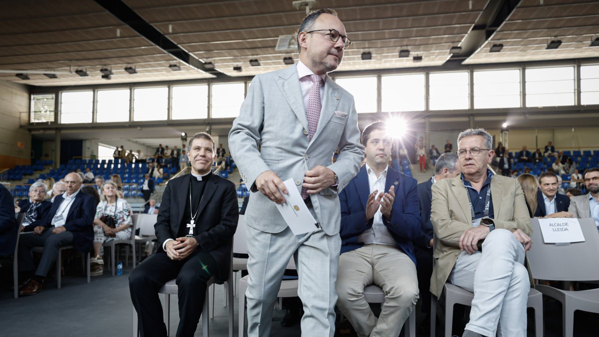 El cap de Govern, Xavier Espot, amb el Copríncep episcopal, Josep-Lluís Serrano, a la segona jornada de la trobada empresarial a la Seu.