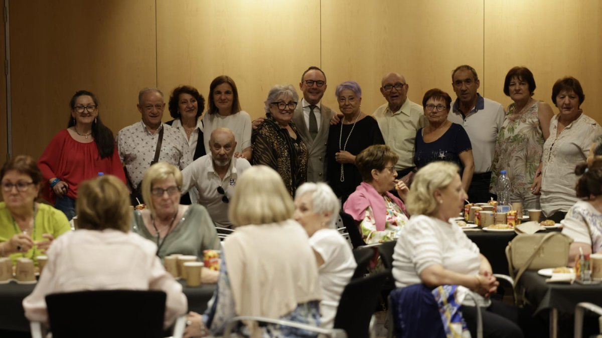Foto de grup de l'assemblea general de la Gent Gran