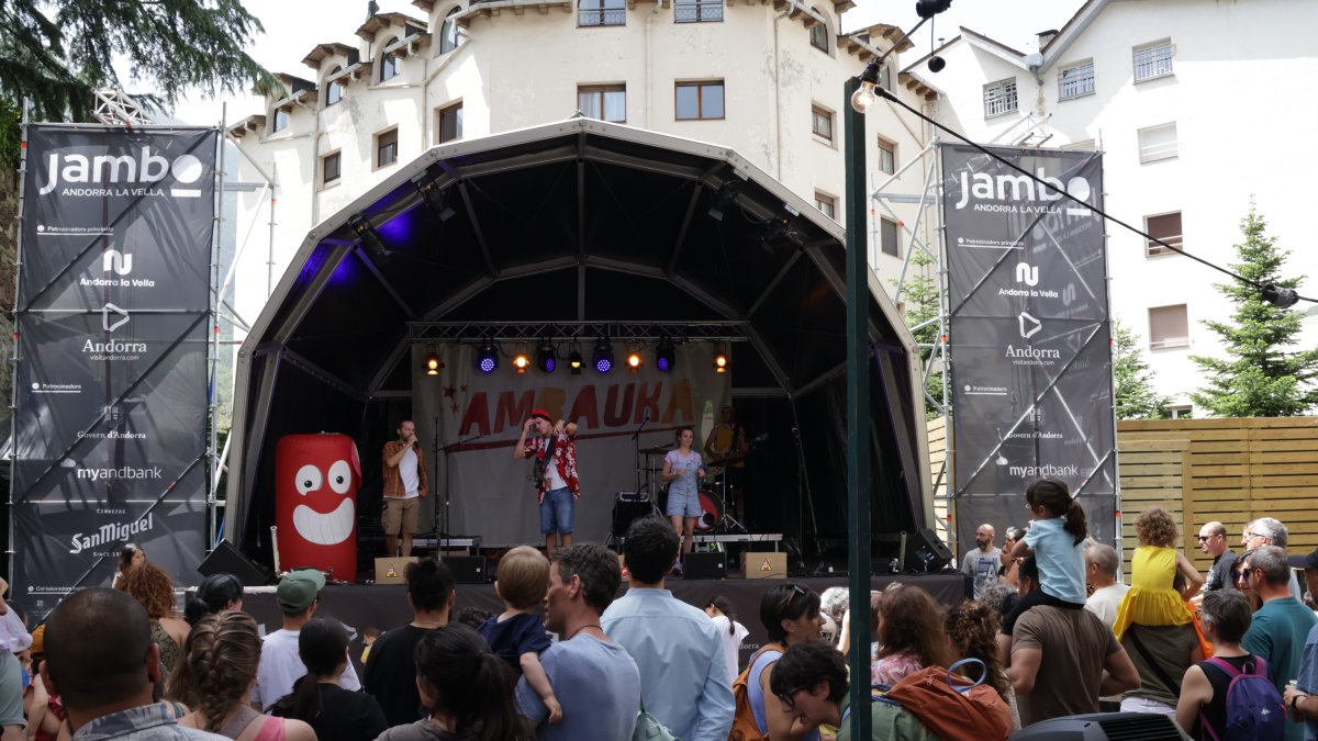 Un moment del concert d'Ambauka, aquest dissabte al migdia.