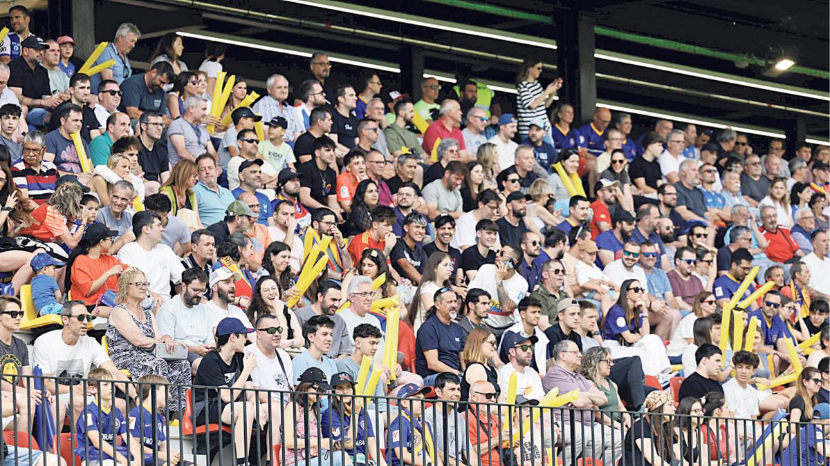 Afició tricolor al partit d’ahir a Encamp.