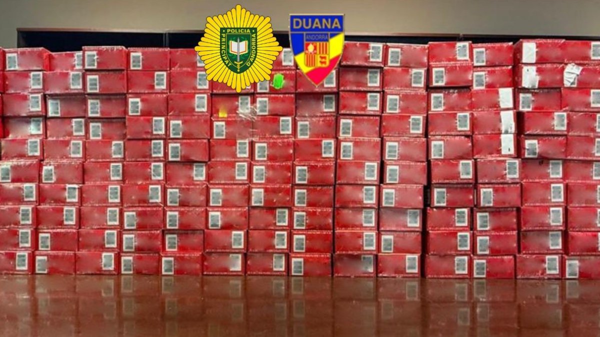 2.600 paquets de tabac comissats per la policia