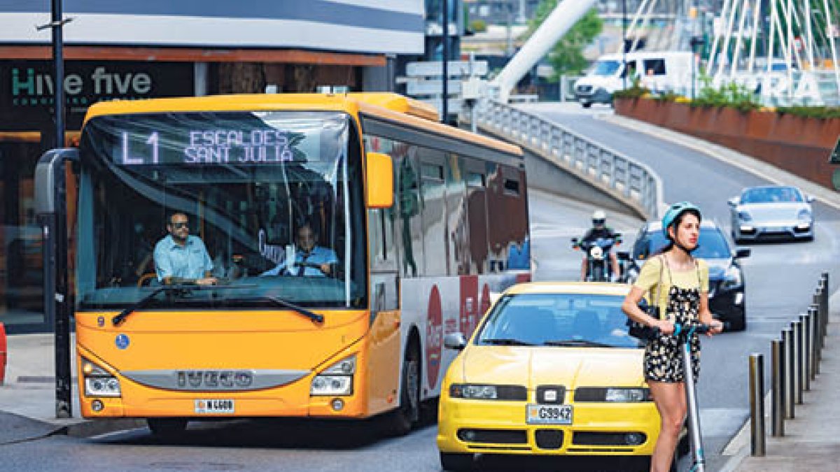 Un bus exprés de la línia de Sant Julià.