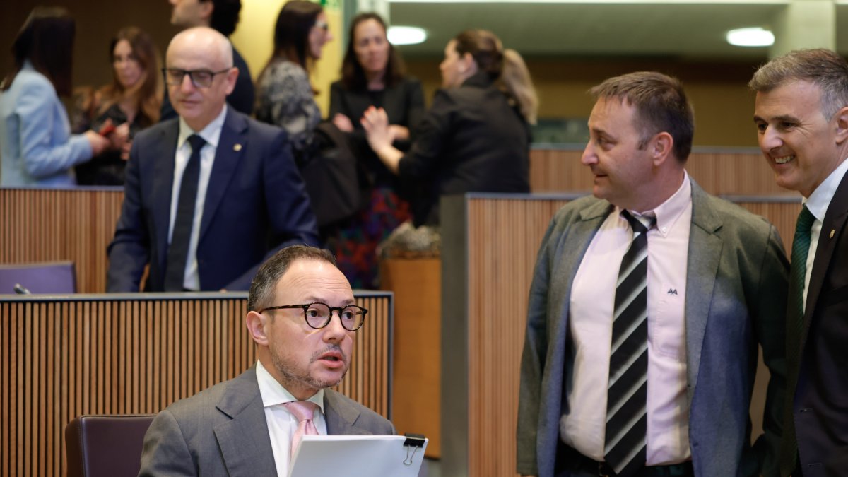 Espot abans del seu discurs