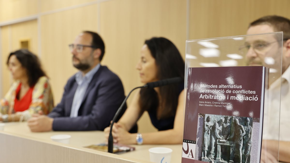 La presentació del volum 'Arbitratge i mediació' que ha tingut lloc aquest dimecres a l'UdA.