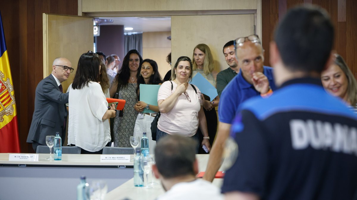La reunió es va celebrar ahir al matí a l’edifici administratiu del Govern.