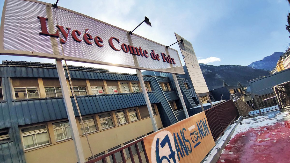 Façana del centre Lycée Comte de Foix.