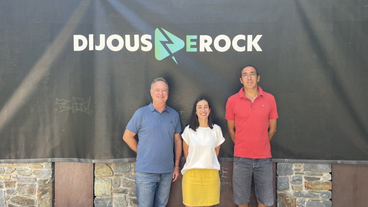 El cap de Cultura del comú d'Andorra la Vella, Jan Cartes, i la cònsol menor d'Andorra la Vella, Olalla Losada, durant la presentació de Dijous de Rock.