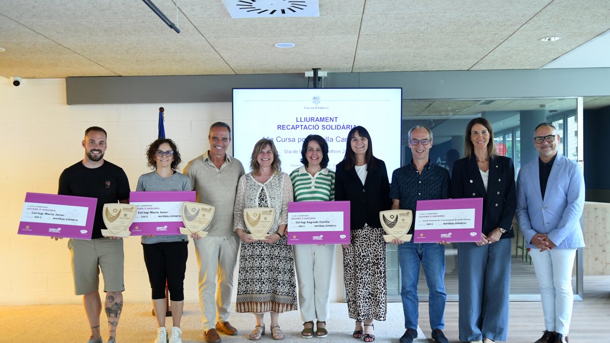 Lliurament dels xecs a les escoles guanyadores del premi Escola Activa