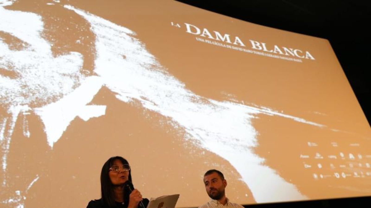 La ministra de Cultura, Joventut i Esports, Mònica Bonell, durant la presentació de 'La dama blanca' en els cinemes Illa Carlemany.