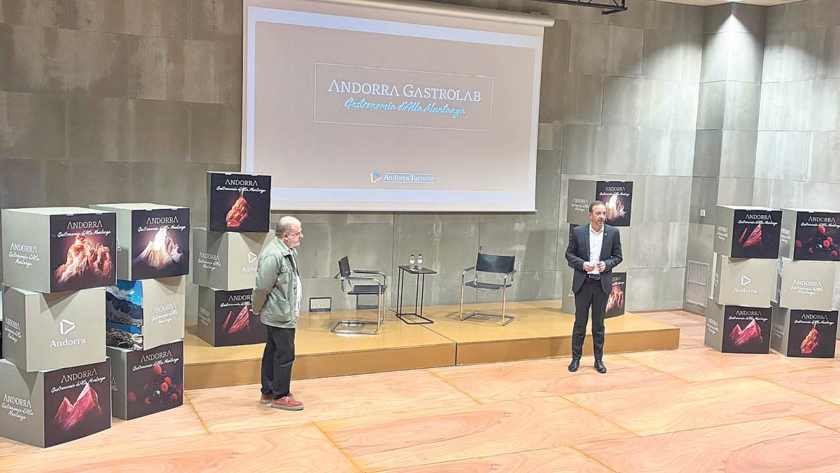 Torres, durant la primera jornada de formació del Pla Gastronòmic.
