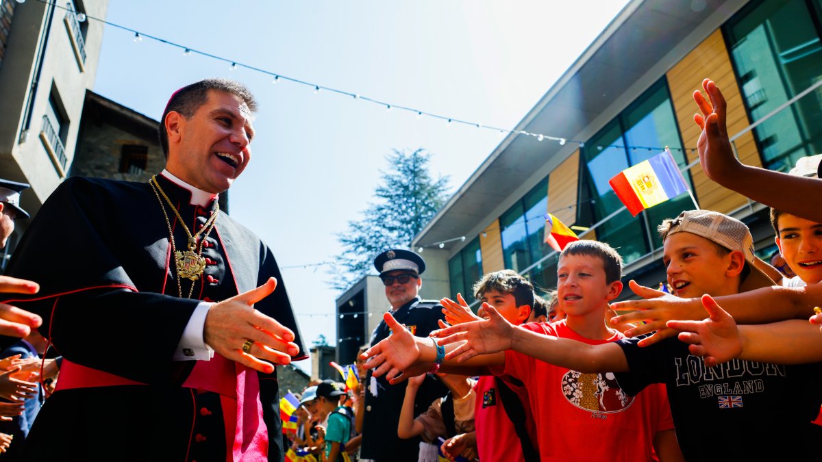 Josep-Lluís Serrano Pentinat amb escolars