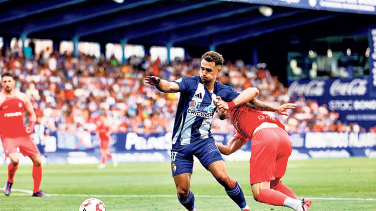 Carrique enfrontant-se a l’Andorra al play-off.
