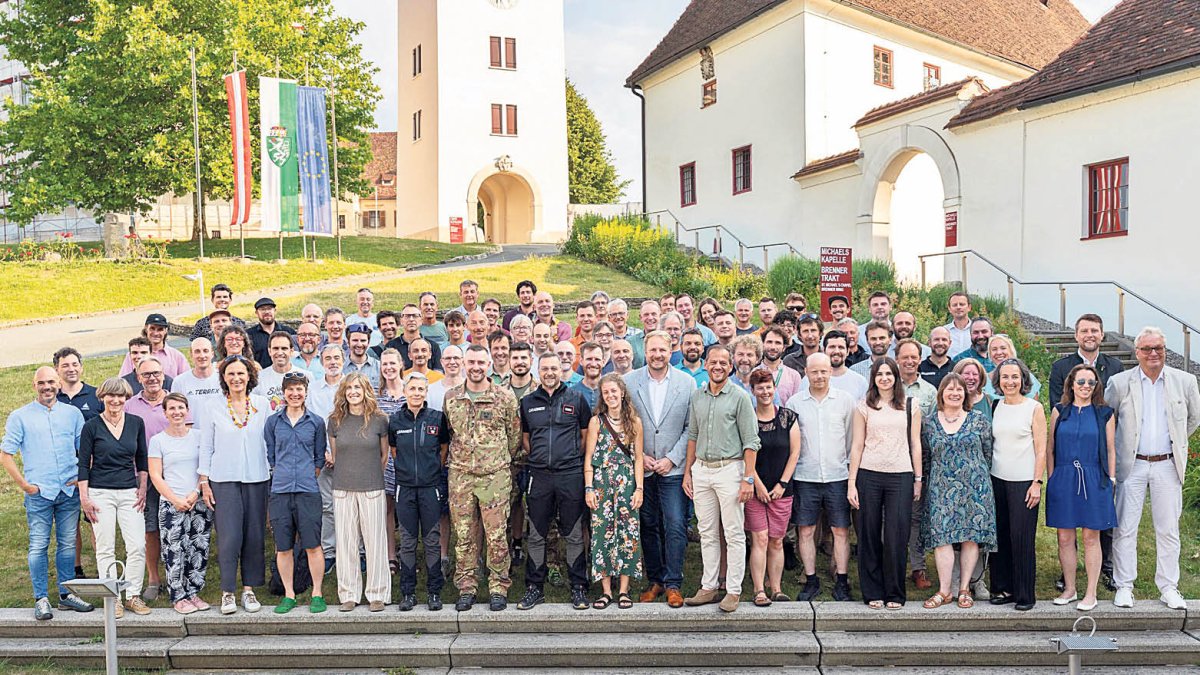 Foto de família de la reunió.