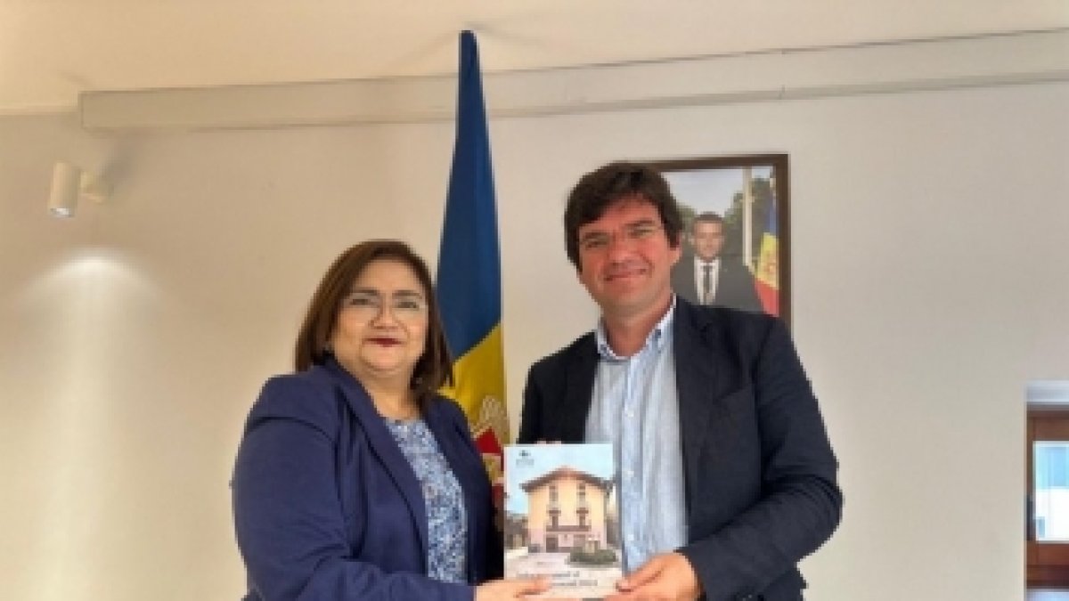 El raonador del ciutadà, Xavier Cañada, amb la presidenta de la Federació Iberoamericana del Ombudsperson (FIO), Raquel Caballero de Guevara.