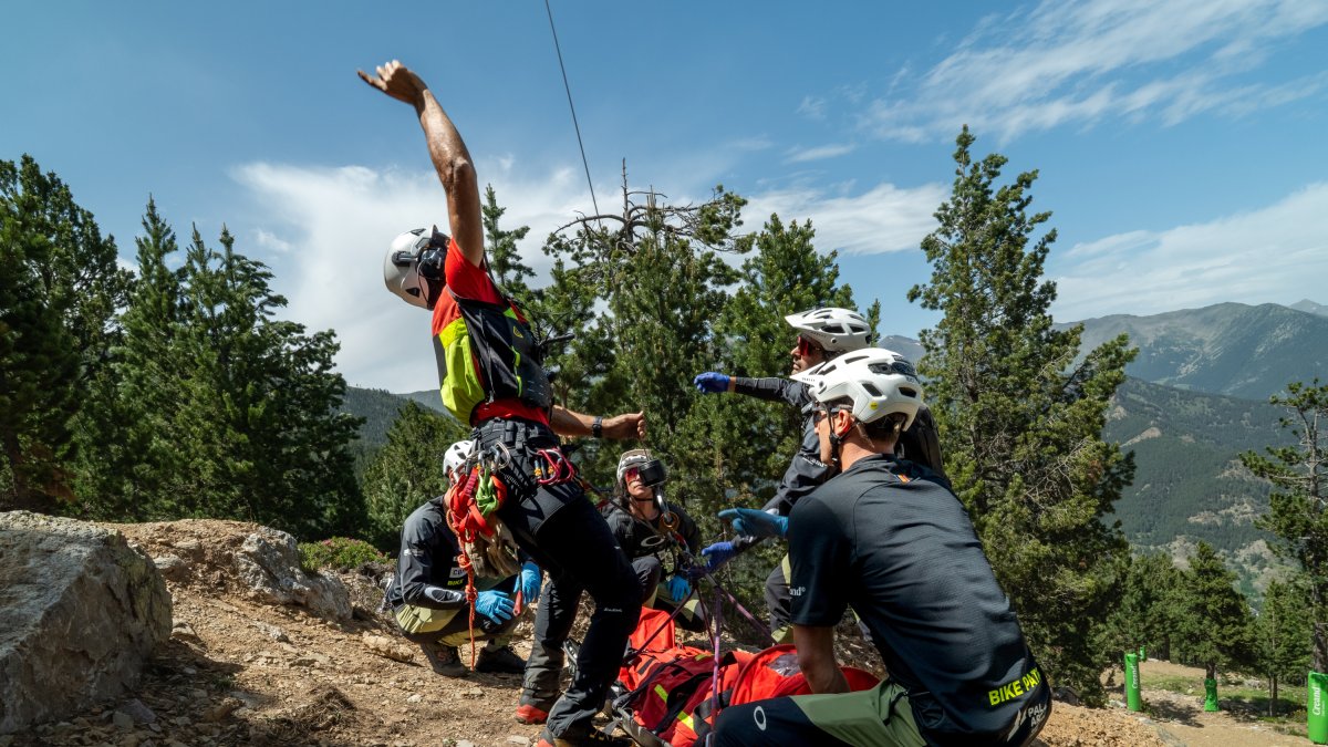 Imatges del simulacre d'evacuació al Bike Park