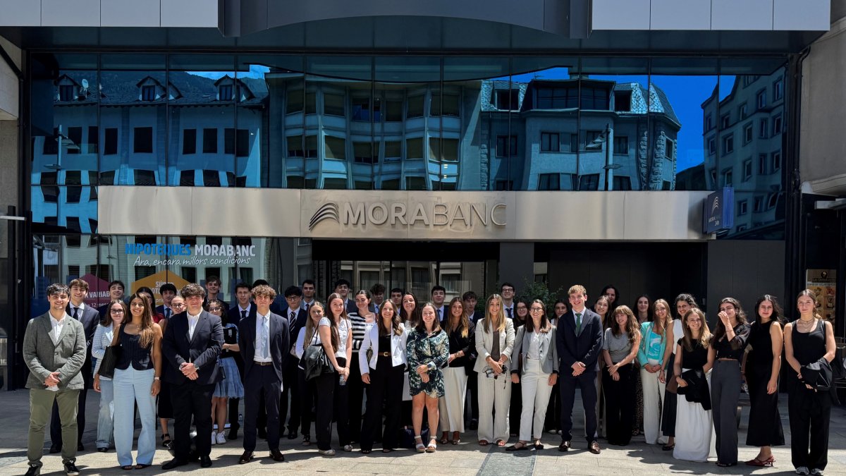 Els 45 joves que s'incorporen a les estades professionals de MoraBanc