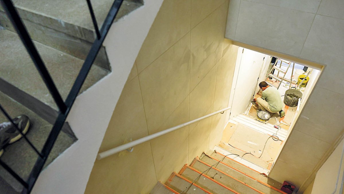 Últims treballs a l’edifici del número 28 de l’avinguda Santa Coloma.