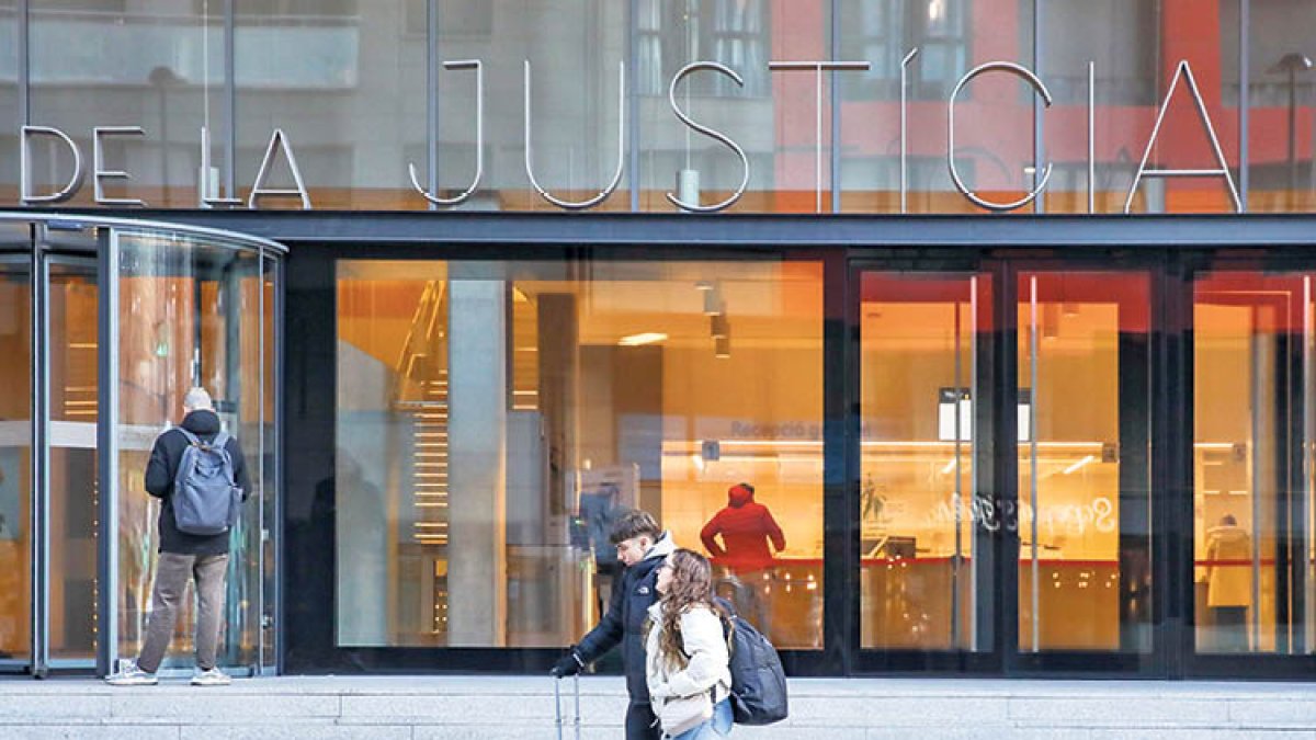 Façana de la seu de la Justícia.