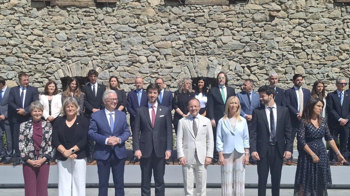 Foto de família durant la visita de Theodoros Rousopoulos al Consell General