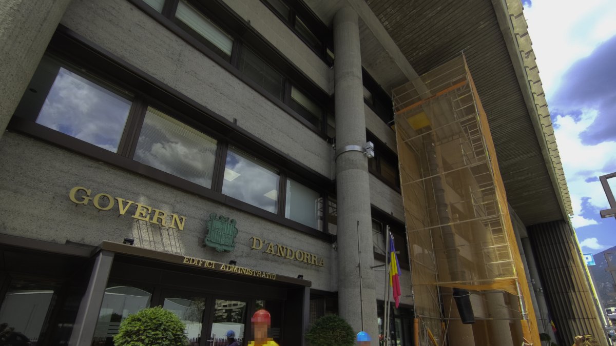 Operaris de les obres que s’estan fent a l’edifici del Govern.