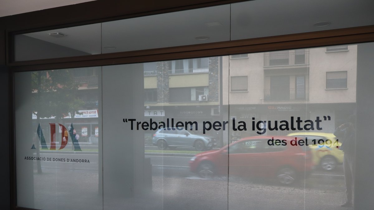 La façana de l'Associació de la Dona