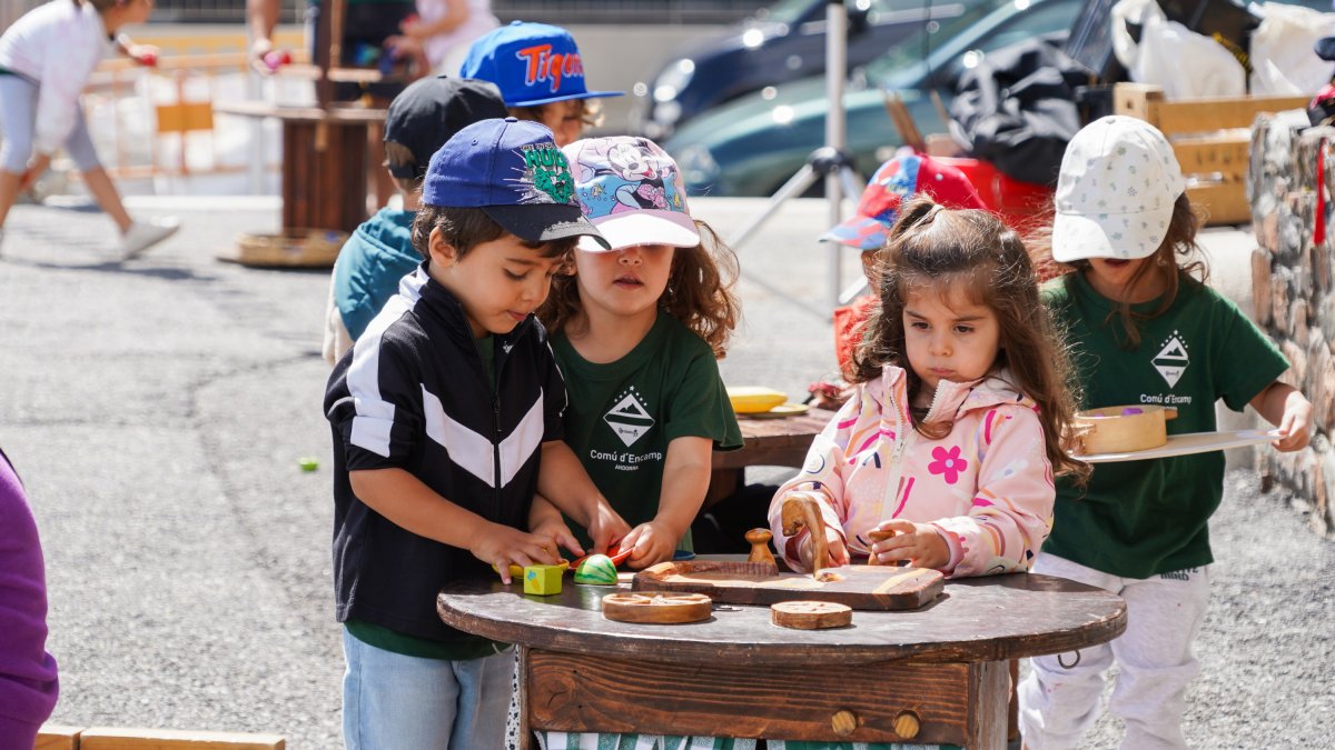 Alguns dels infants que han assistit al Dilluns de gresca