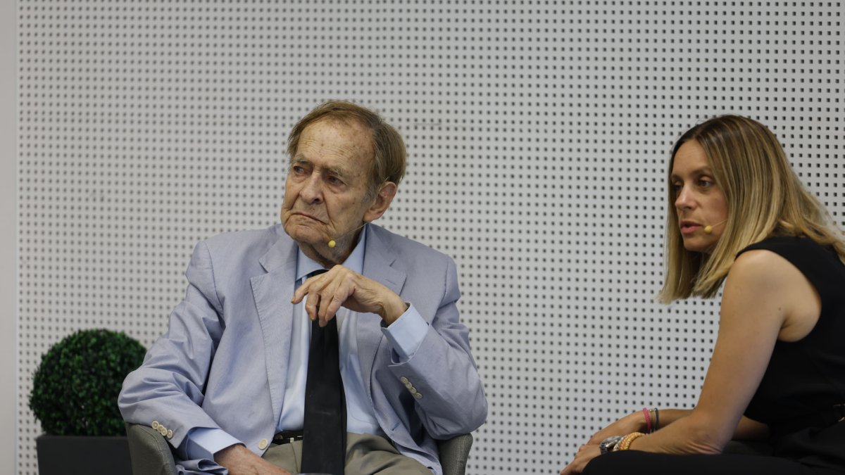 Ramon Tamames durant la conversa organitzada per l'EFA