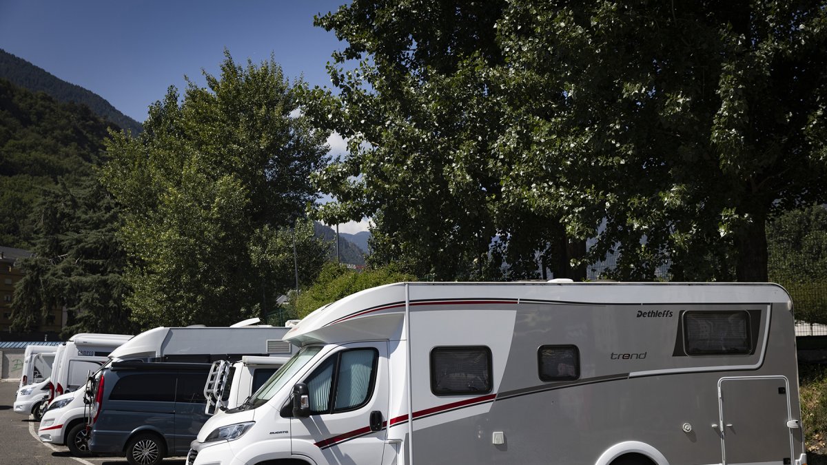 Oberta la convocatòria per adjudicar 29 places de pupil·latge per autocaravanes