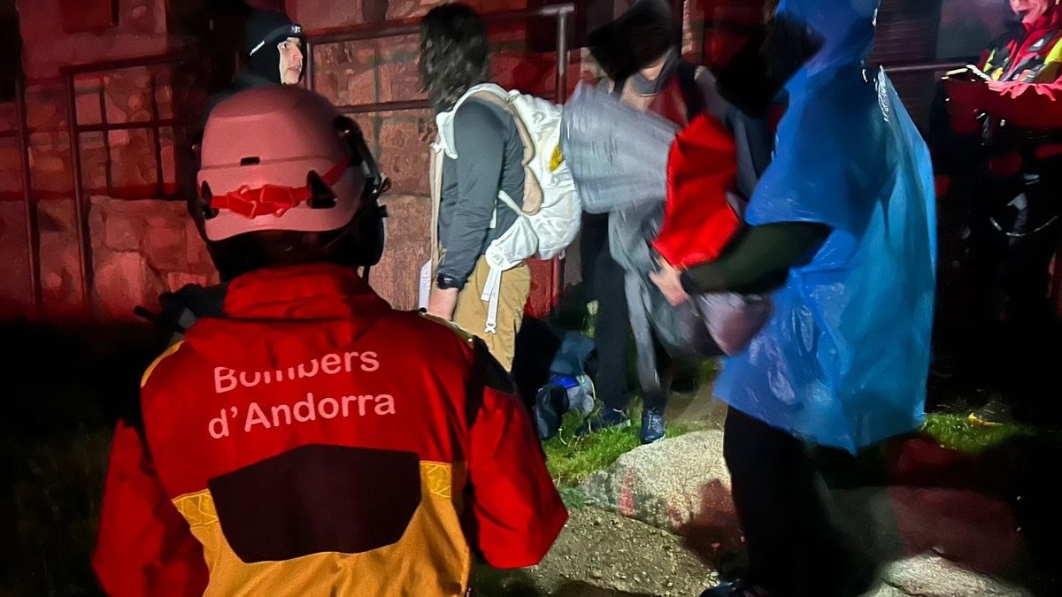 Els bombers van rescatar anit els excursionistes txecs de la zona de l'Illa