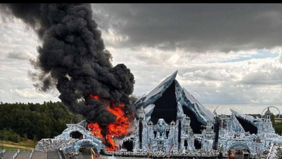 Incendi a l'escenari de Tomorrowland.