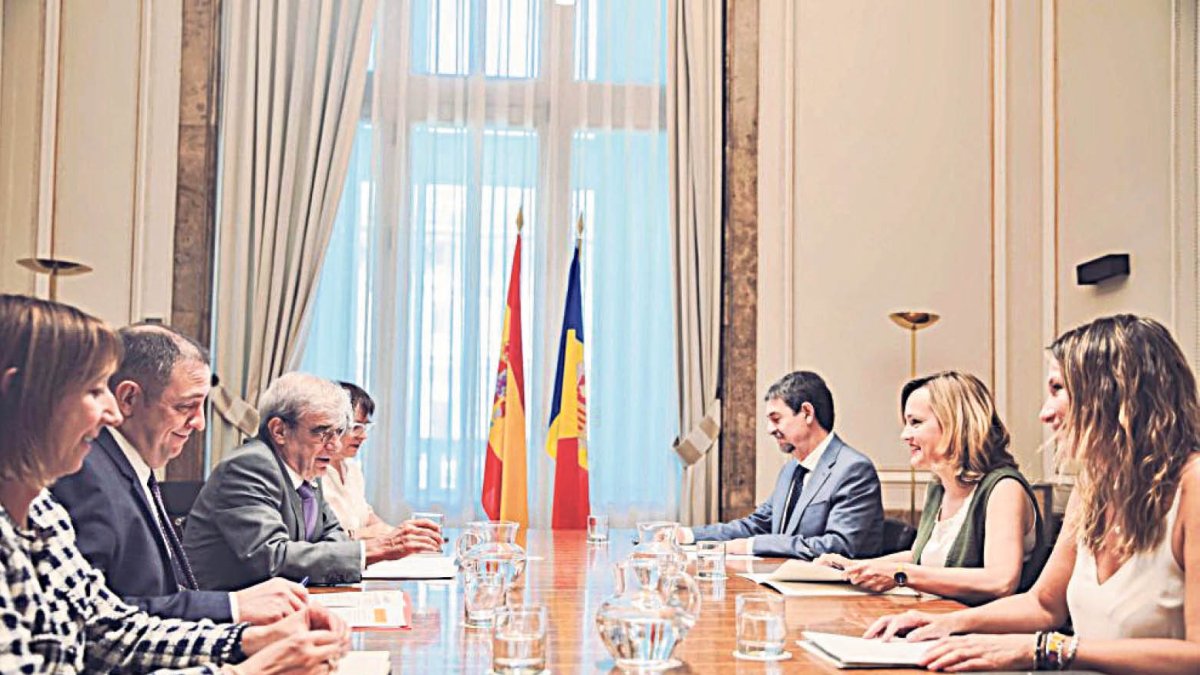 El ministre Baró a la reunió d’ahir.