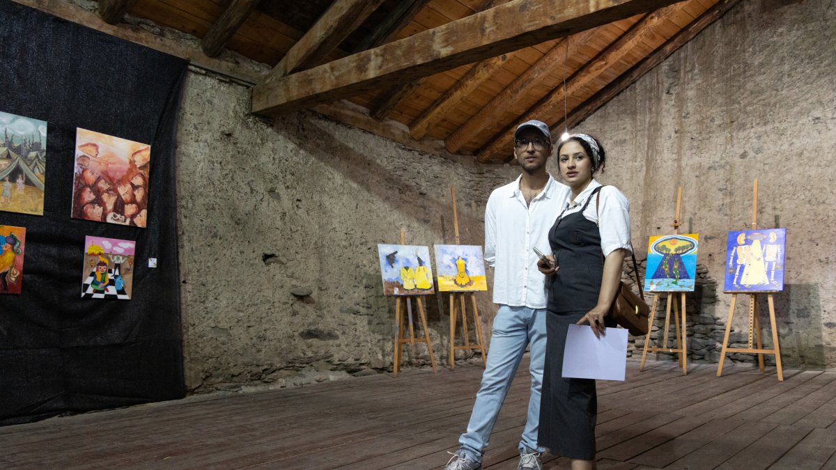 L’artista palestí Mohammed Alimrani a l’era Rossell d’Ordino amb motiu de l’ArtCamp.