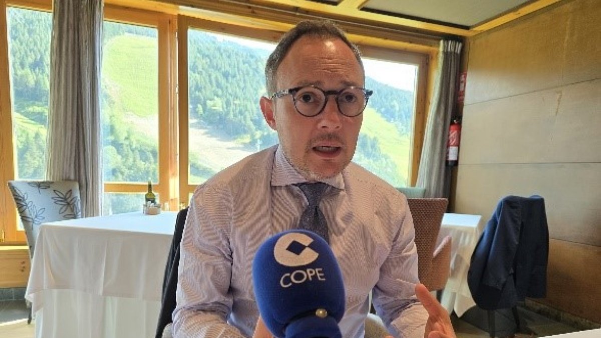 El cap de Govern, Xavier Espot, durant l'entrevista al programa Ara Andorra de la cadena COPE.