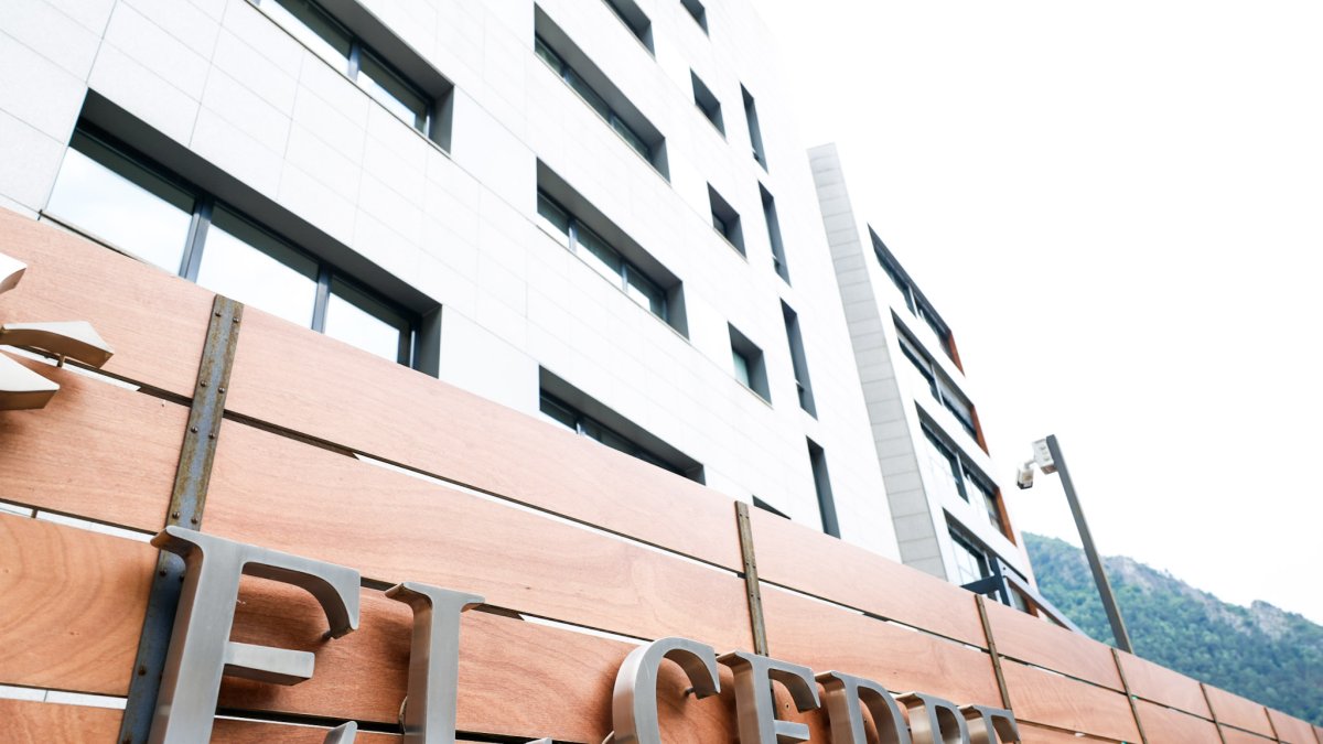 La façana del centre residencial per a la gent gran el Cedre.