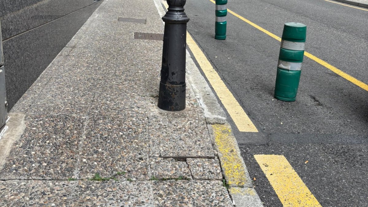 L'estat actual de les voravies de la carretera de Fontaneda.