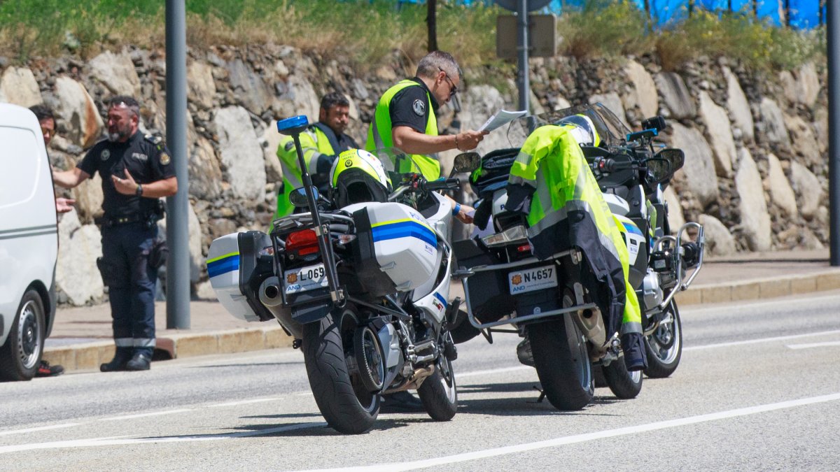 Uns motoristes de la policia.